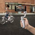 DJI OM 5 : le nouveau stabilisateur pour smartphone fait également perche à selfie DJI OM 5 : le nouveau stabilisateur pour smartphone fait également perche à selfie