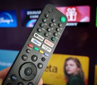 Télécommande du Sony XR-65X90J // Source : D. Nogueira pour Frandroid