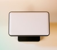 Le projecteur Philips Hue Welcome pour l'extérieur // Source : FRANDROID - Anthony WONNER