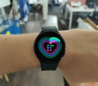 Le compteur de pas vous indique également le temps passé à faire de l'exercice et le nombre de calories brulées. // Source : Frandroid