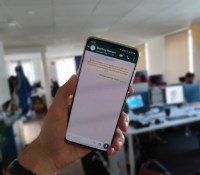 WhatsApp sur un Galaxy S20.