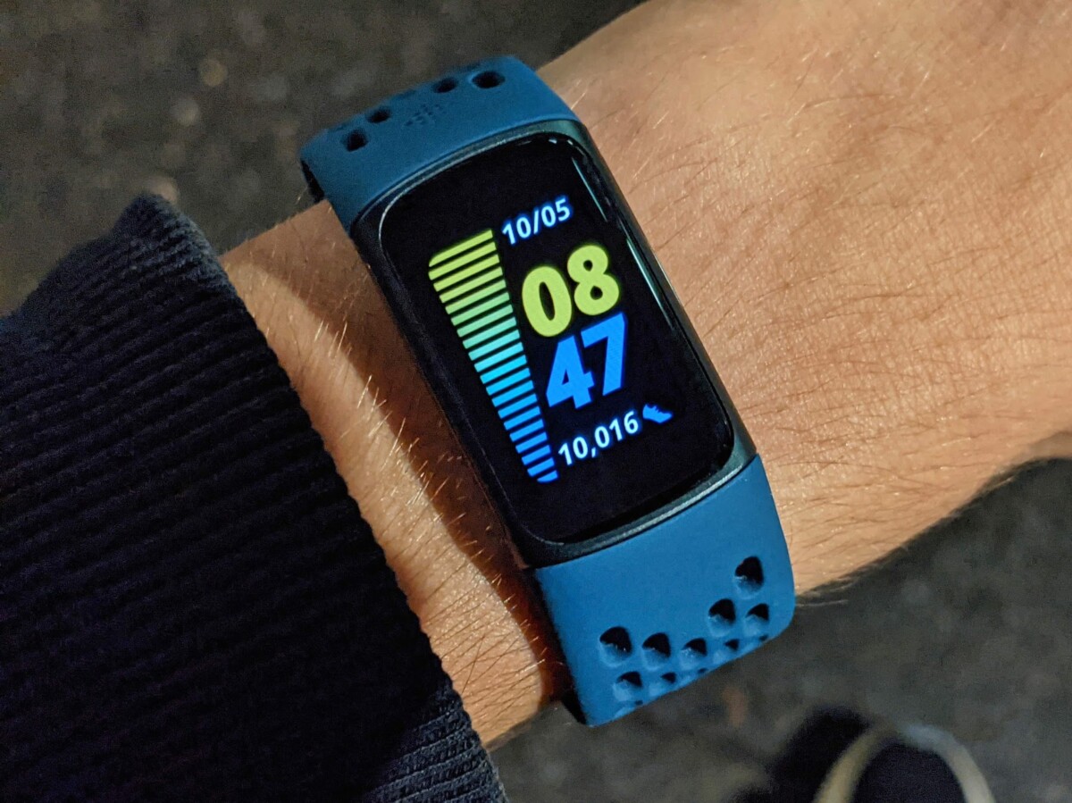 Le Fitbit Charge 5 pour illustration // Source : Maxime Grosjean pour Frandroid Le Fitbit Charge 5 pour illustration // Source : Maxime Grosjean pour Frandroid