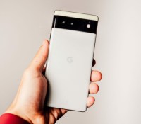 Google Pixel 6 de dos // Source : Anthony Wonner - Frandroid