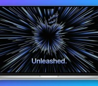 Le MacBook Pro 16 pouces (2021) avec l'affiche de la keynote Apple // Source : Apple