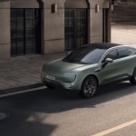La première voiture électrique de Huawei, bardée de technologies, arrive sur les routes La première voiture électrique de Huawei, bardée de technologies, arrive sur les routes