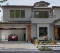 Le système de recharge de son véhicule électrique à la maison de Tesla // Source : Tesla