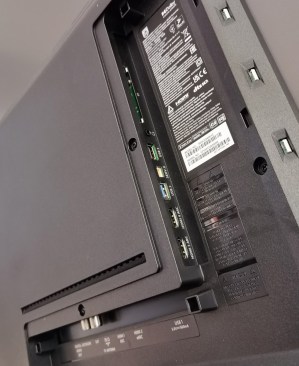 Toutes les connectiques du téléviseur.