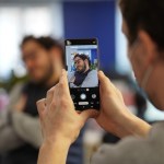 Pourquoi vous avez toujours un gros nez sur les photos de smartphone Pourquoi vous avez toujours un gros nez sur les photos de smartphone