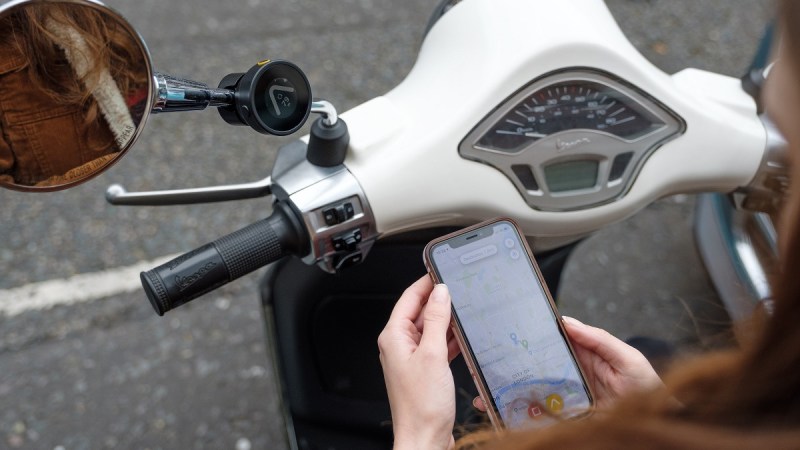 Quels sont les meilleurs traceurs GPS pour motos et scooters en 2026 ?
