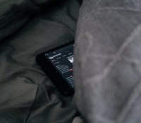 5 sites pornographiques populaires s'expose désormais à une mesure de blocage concrète s'ils ne restreignent pas leurs contenus aux mineurs // Source : Charles Deluvio - Unsplash