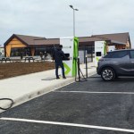 Voitures électriques : le bouclier énergétique étendu pour les bornes de recharge