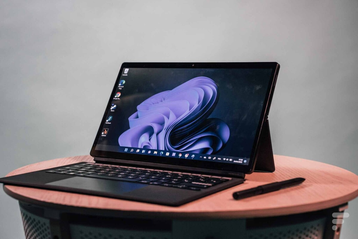 L'Asus Vivobook 13 Slate OLED et tous ses accessoires. // Source : Frandroid - Anthony Wonner L'Asus Vivobook 13 Slate OLED et tous ses accessoires. // Source : Frandroid - Anthony Wonner