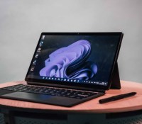 L'Asus Vivobook 13 Slate OLED et tous ses accessoires. // Source : Frandroid - Anthony Wonner L'Asus Vivobook 13 Slate OLED et tous ses accessoires. // Source : Frandroid - Anthony Wonner