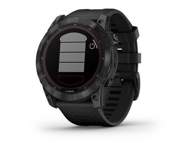 La Garmin Fenix 7X en version Titane Sapphire Solar qui fait aussi lampe torche // Source : Garmin