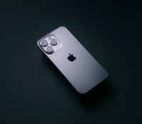L'iPhone 13 Pro // Source : Unsplash Howard Bouchevereau