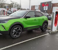 L'Opel Mokka-e sur un Superchargeur // Source : D. Nogueira