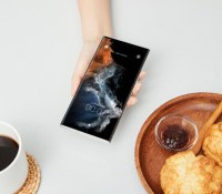 Le S22 Ultra tenu en main. // Source : Samsung