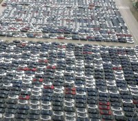 Des Tesla stockés près du port Luchao de Shanghai