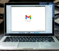 Gmail sur ordinateur // Source : Unsplash Solen Feyissa