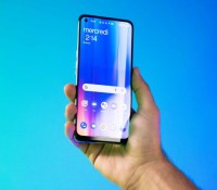 Le OnePlus Nord CE 2 tenu en main // Source : Anthony Wonner Le OnePlus Nord CE 2 tenu en main // Source : Anthony Wonner