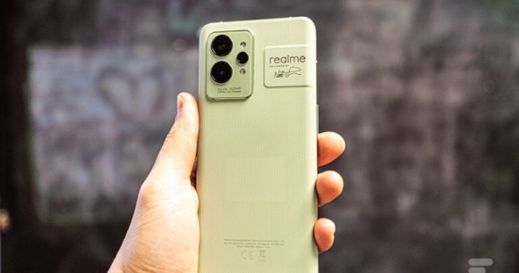 Le dos du Realme GT 2 Pro // Source : Frandroid Le dos du Realme GT 2 Pro // Source : Frandroid