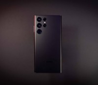 Le dos du S22 Ultra se démarque tout en sobriété. // Source : Frandroid - Anthony Wonner