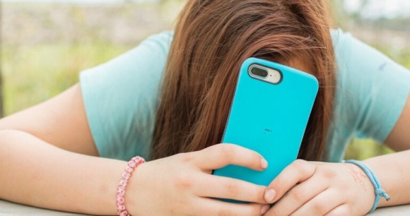 On ne sait jamais trop ce que les enfants font avec leur iPhone // Source : Pixabay - Cyndidyoder83 On ne sait jamais trop ce que les enfants font avec leur iPhone // Source : Pixabay - Cyndidyoder83
