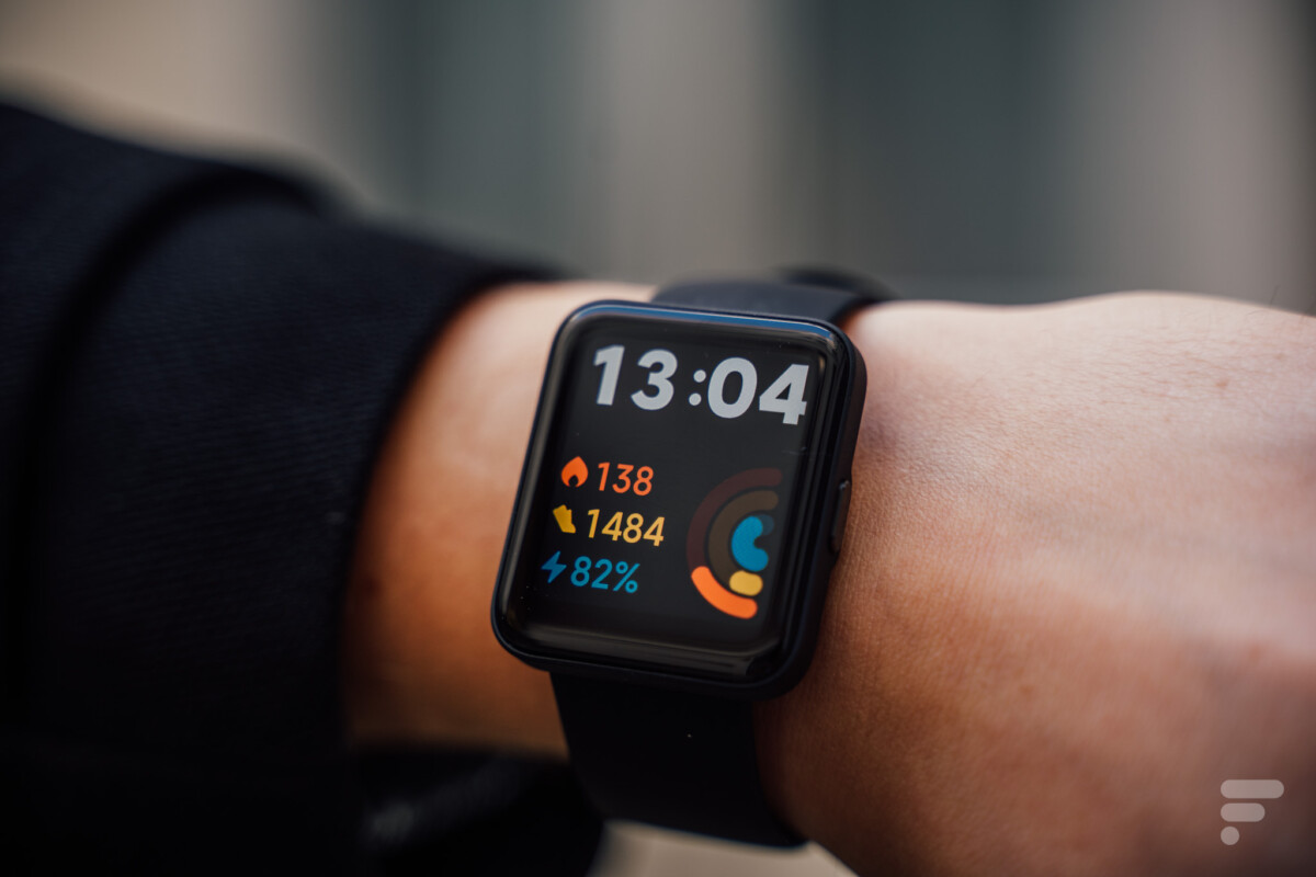 La Xiaomi Redmi Watch 2 Lite propose un design plat façon Apple Watch. // Source : Frandroid - Anthony Wonner La Xiaomi Redmi Watch 2 Lite propose un design plat façon Apple Watch. // Source : Frandroid - Anthony Wonner