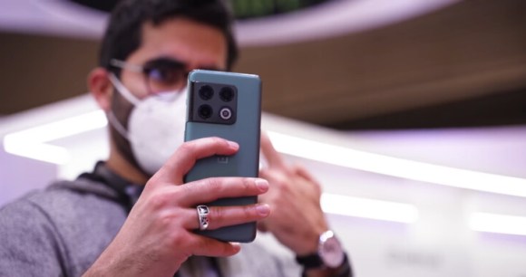 Omar avec le OnePlus 10 Pro Omar avec le OnePlus 10 Pro