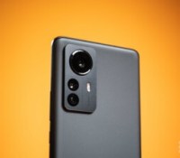 Le capteur photo, relativement sobre du Xiaomi 12 Pro // Source : Frandroid - Robin Wycke