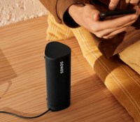 La Sonos Roam SL se recharge sans fil // Source : Sonos