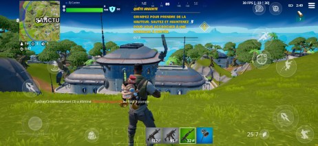 Fortnite sur le S22 Ultra affiche une brume bleue très étrange. // Source : Frandroid