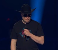 Elon Musk lors de son rodéo // Source : Tesla Elon Musk lors de son rodéo // Source : Tesla