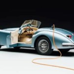 David Beckham fait la promotion du rétrofit avec une Jaguar XK140 électrique David Beckham fait la promotion du rétrofit avec une Jaguar XK140 électrique