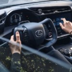 Pourquoi le volant révolutionnaire de Toyota va justement être révolutionnaire… et faire oublier le yoke de Tesla Pourquoi le volant révolutionnaire de Toyota va justement être révolutionnaire… et faire oublier le yoke de Tesla