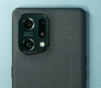 Le dos de l'Oppo Find X5 glisse agréablement sur la peau. // Source : Frandroid - Anthony Wonner