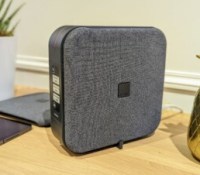 Le côté de la Livebox 6 d'Orange // Source : Frandroid