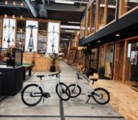 Les S5 et A5 dans les gigantesques locaux de Vanmoof.