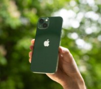 Le nouvel iPhone 13 d'Apple en vert // Source : FRANDROID - Anthony WONNER