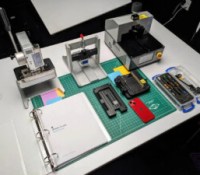 Le kit de réparation officiel d'Apple // Source : The Verge