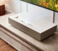 Le nouveau vidéoprojecteur CineBeam Laser 4K de LG s'installe à moins de 10 cm du mur // Source : LG