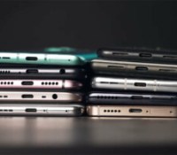 Deux piles de smartphones avec des ports USB-C // Source : Robin Wycke - Frandroid