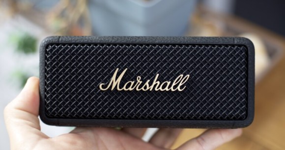 À l'image de l'enceinte Emberton 2, les produits grand public de Marshall s'inspirait déjà des amplificateurs de la marque britannique historique. // Source : Frandroid À l'image de l'enceinte Emberton 2, les produits grand public de Marshall s'inspirait déjà des amplificateurs de la marque britannique historique. // Source : Frandroid