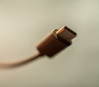 Câble USB-C // Source : Marcus Urbenz sur Unsplash