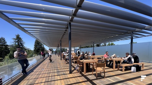 La terrasse du Visitor Center // Source : FRANDROID - Melinda DAVAN-SOULAS