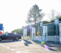 Mercedes EQS en charge sur une borne Ionity // Source : Romain Heuillard pour Frandroid