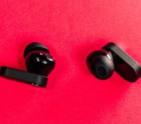 Les OnePlus Nord Buds // Source : Robin Wycke pour Frandroid
