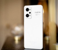 Le Realme GT 2 // Source : Frandroid Le Realme GT 2 // Source : Frandroid