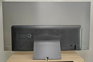 Le téléviseur de dos.