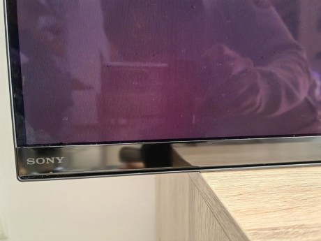 Le logo Sony extrêmement discret.